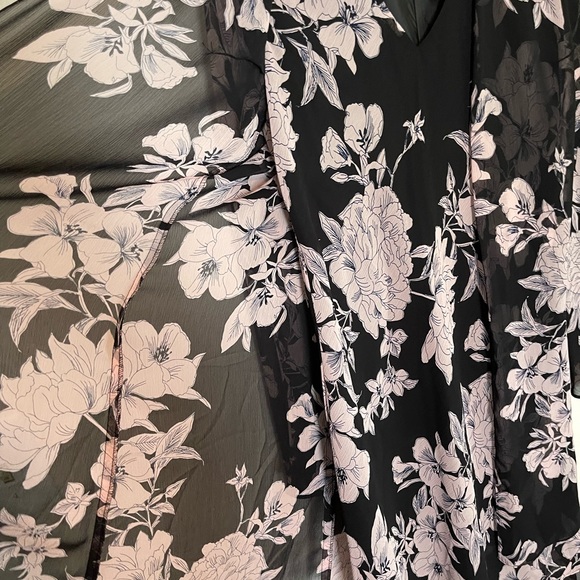 Evan-Picone Floral Shift Dress | Size 4 - Picture 3 of 5